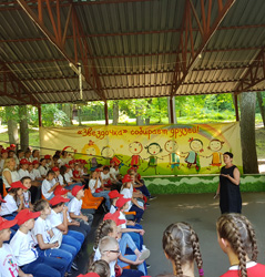 Театр фокусов "Самокат" выступил в детском лагере "Звездочка"